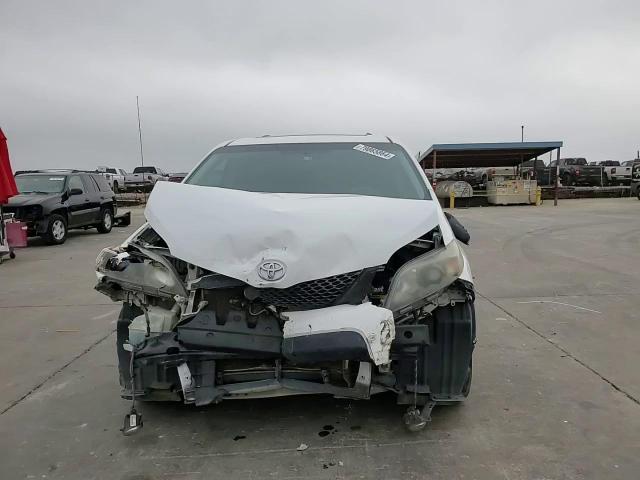 2012 Toyota Sienna - Image 12