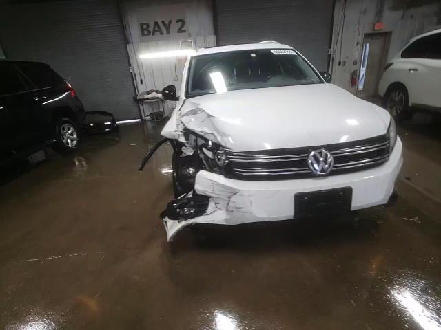 2017 Volkswagen Tiguan - Image 14