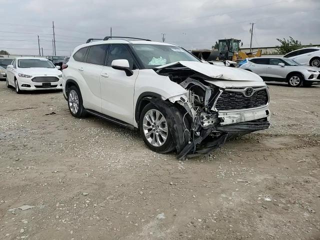 2020 Toyota Highlander - Image 12