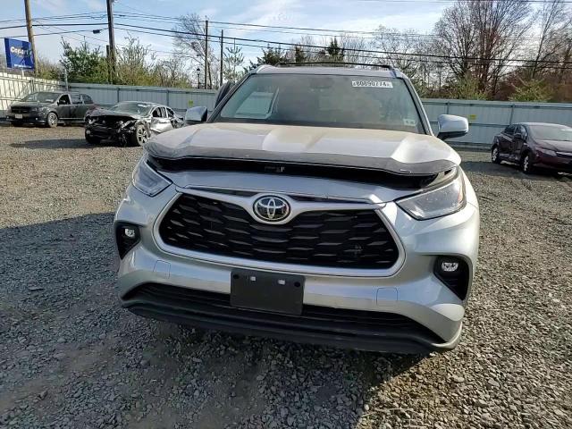 2021 Toyota Highlander - Image 12