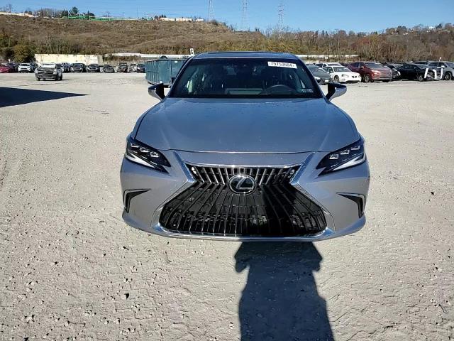 2024 Lexus ES - Image 13