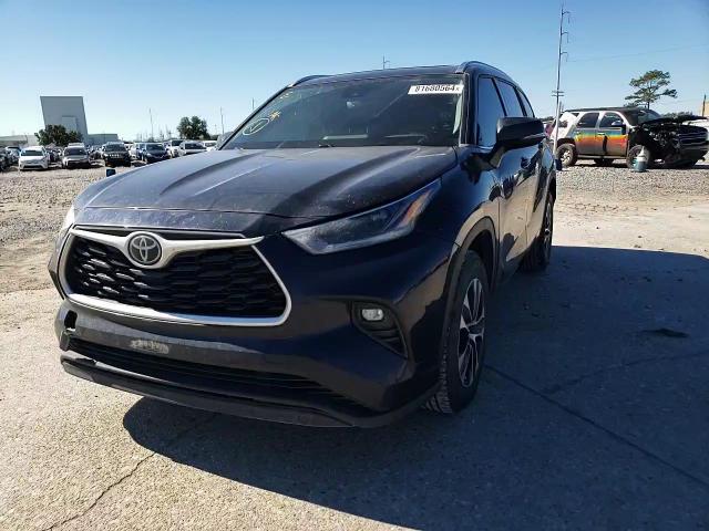 2021 Toyota Highlander - Image 11