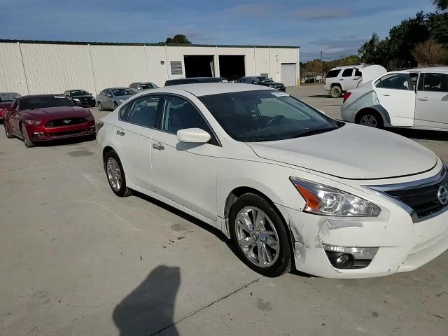 2015 Nissan Altima - Image 11