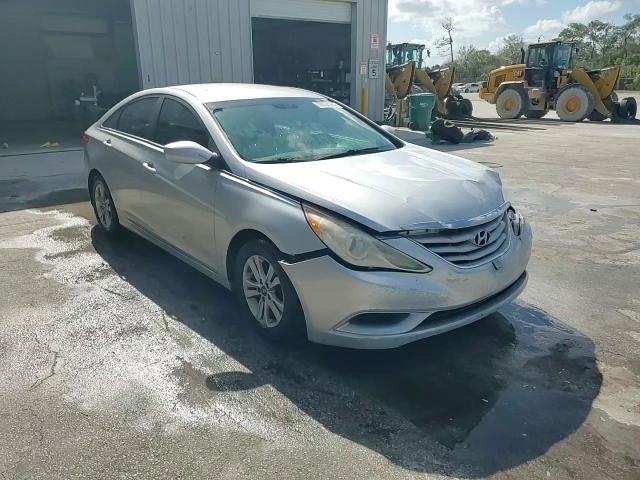 2012 Hyundai Sonata - Image 13