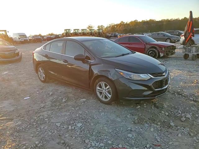 2018 Chevrolet Cruze - Image 11