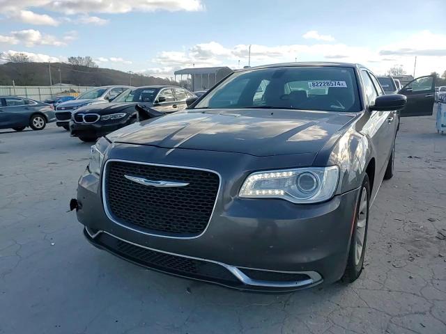 2015 Chrysler 300 - Image 11