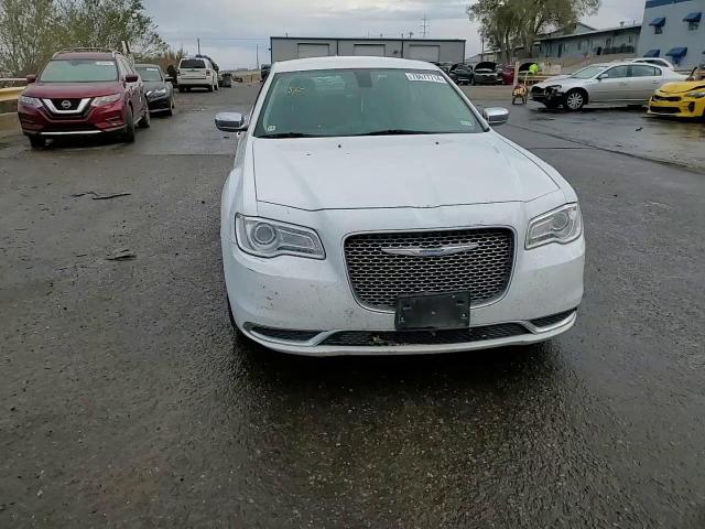 2021 Chrysler 300 - Image 13
