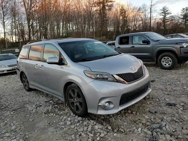 2017 Toyota Sienna - Image 12
