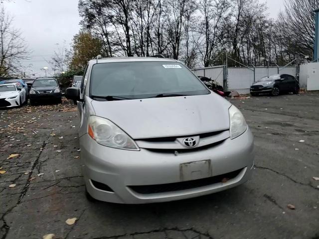2007 Toyota Sienna - Image 11