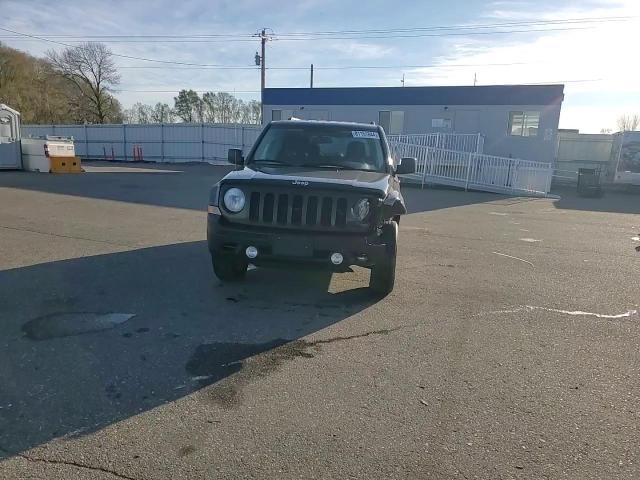 2014 Jeep Liberty (Patriot) - Image 12