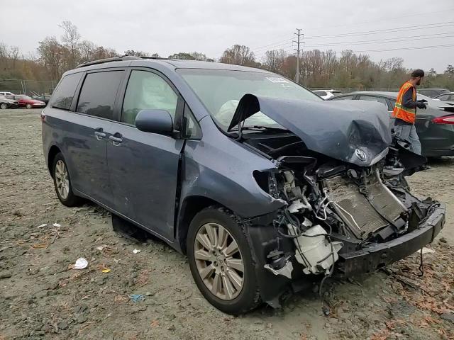 2015 Toyota Sienna - Image 12