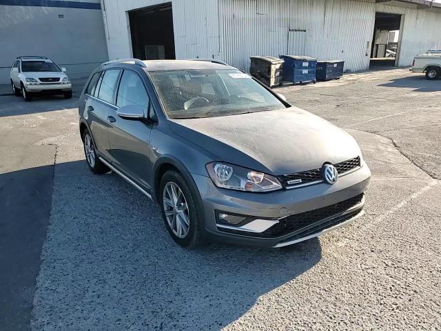 2017 Volkswagen Golf - Image 10