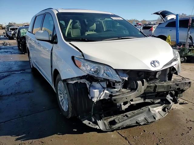 2015 Toyota Sienna - Image 15