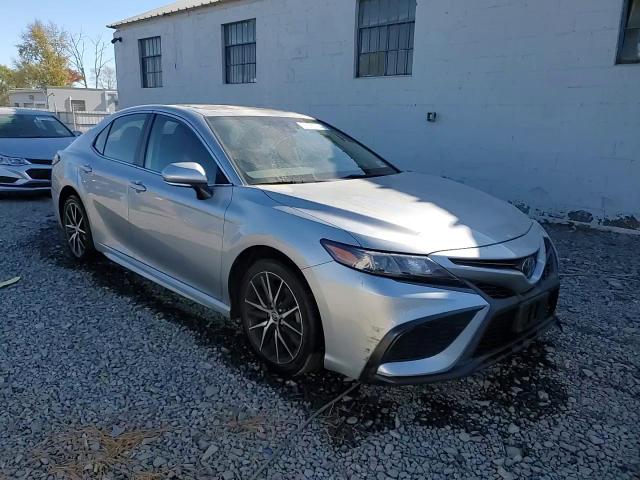 2022 Toyota Camry - Image 13