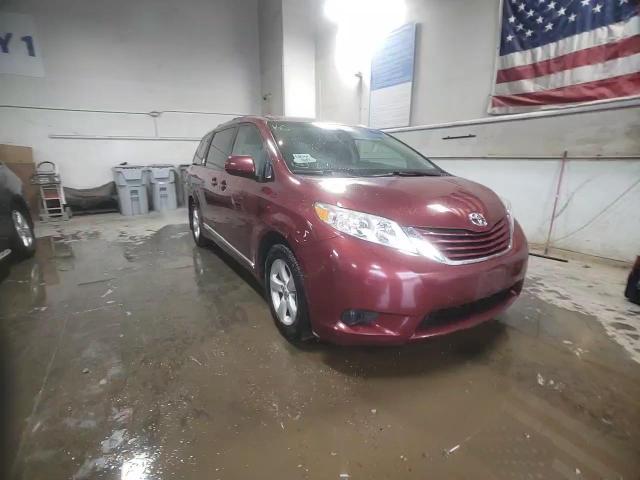 2017 Toyota Sienna - Image 14
