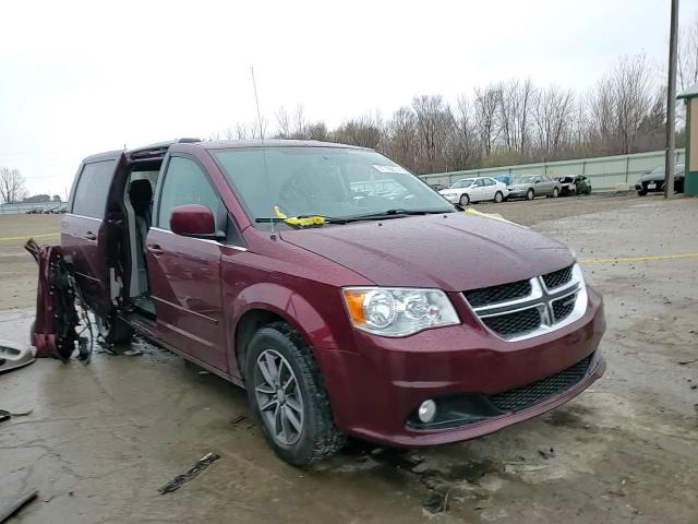 2017 Dodge Caravan - Image 11