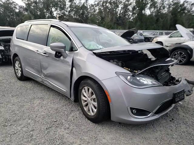 2018 Chrysler Pacifica Touring L VIN: 2C4RC1BG8JR262841 Lot: 79810444