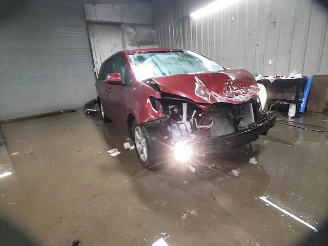 2016 Toyota Sienna - Image 15