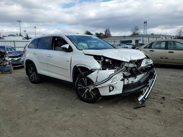2019 Toyota Highlander - Image 12