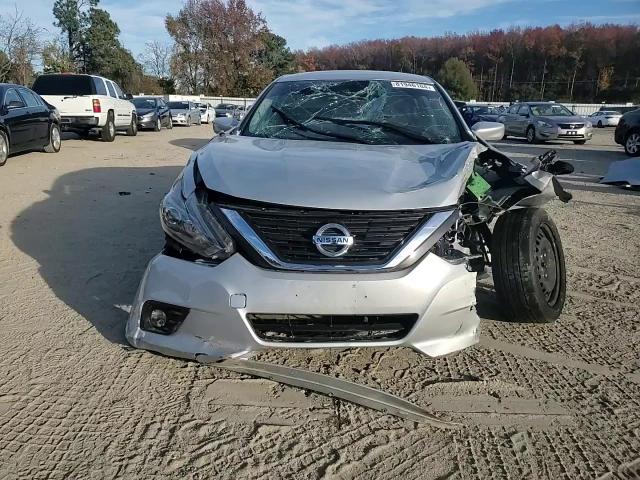 2017 Nissan Altima - Image 10