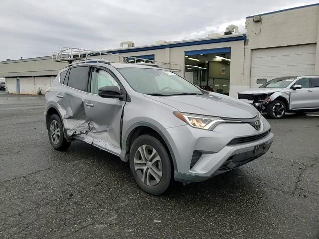 2018 Toyota Rav4 Le VIN: 2T3BFREV6JW725213 Lot: 80718904