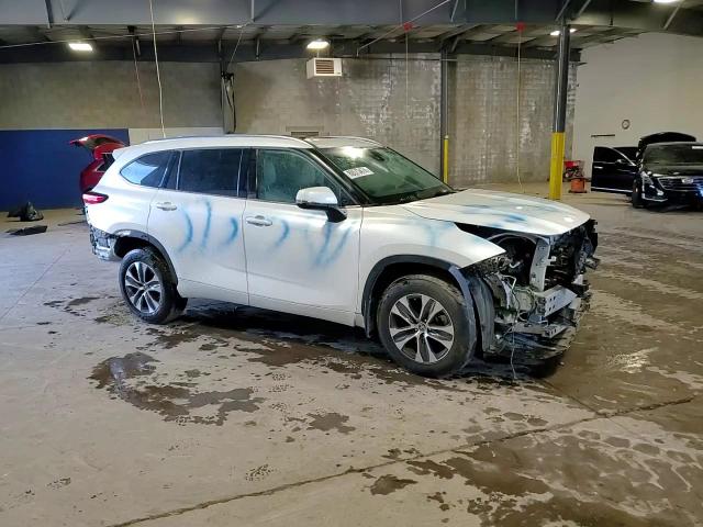2021 Toyota Highlander - Image 14