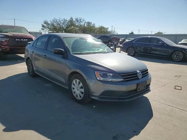 2015 Volkswagen Jetta - Image 11