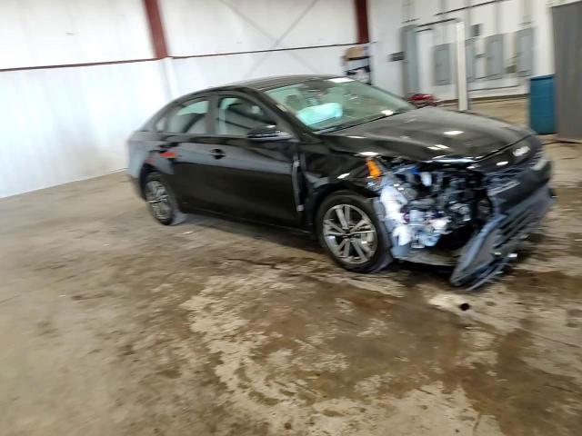 2023 Kia Forte - Image 13