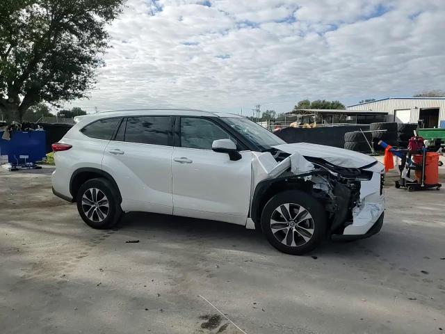 2022 Toyota Highlander Xle VIN: 5TDGZRAH8NS121229 Lot: 81153824