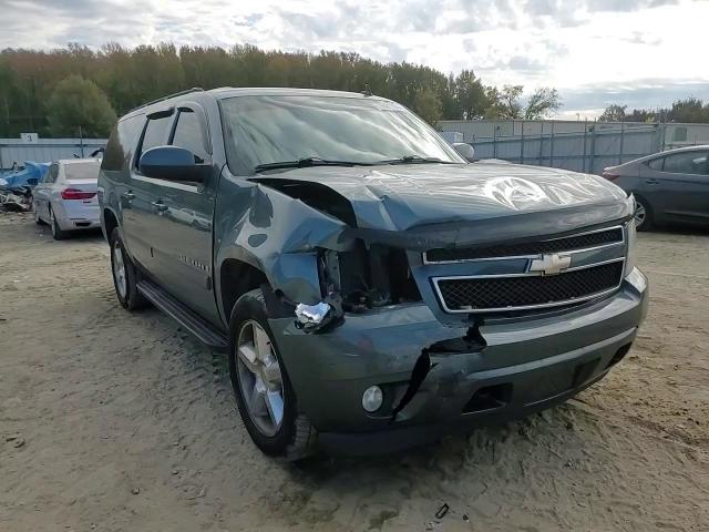 2008 Chevrolet Suburban - Image 11