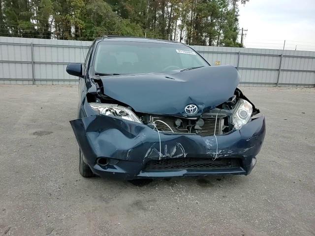 2012 Toyota Sienna - Image 12