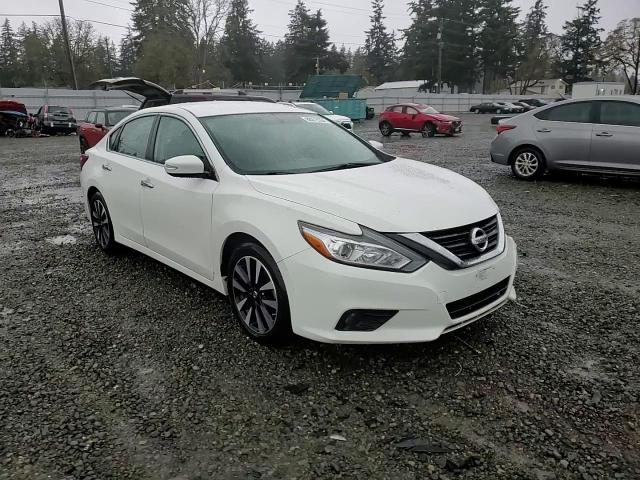 2018 Nissan Altima - Image 11
