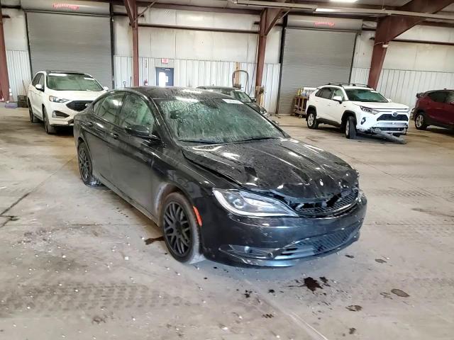 2016 Chrysler 200 - Image 13