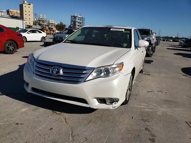2011 Toyota Avalon - Image 11