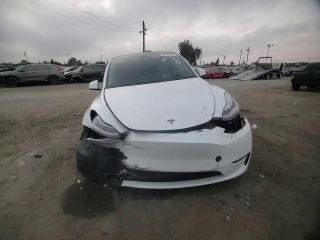 2022 Tesla Model Y VIN: 7SAYGDEE5NF370687 Lot: 82872054