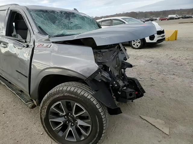 2021 Chevrolet Suburban - Image 12