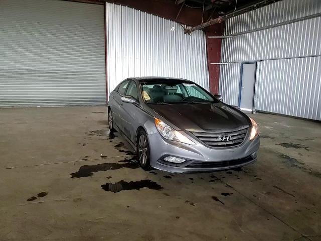 2014 Hyundai Sonata - Image 11