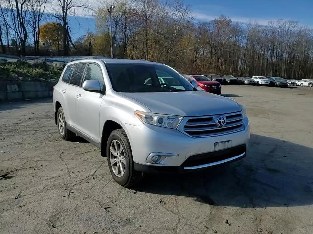 2013 Toyota Highlander Base VIN: 5TDBK3EHXDS246821 Lot: 81139724