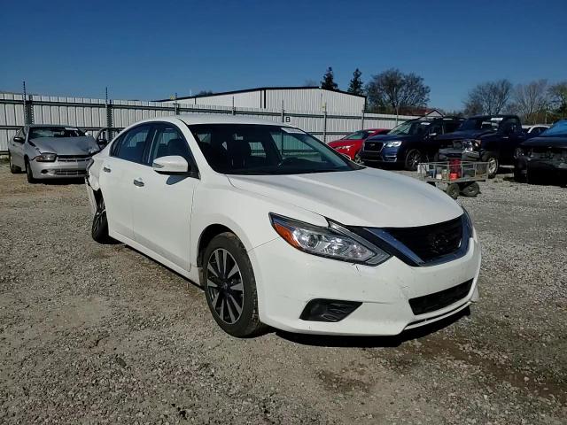 2018 Nissan Altima - Image 11