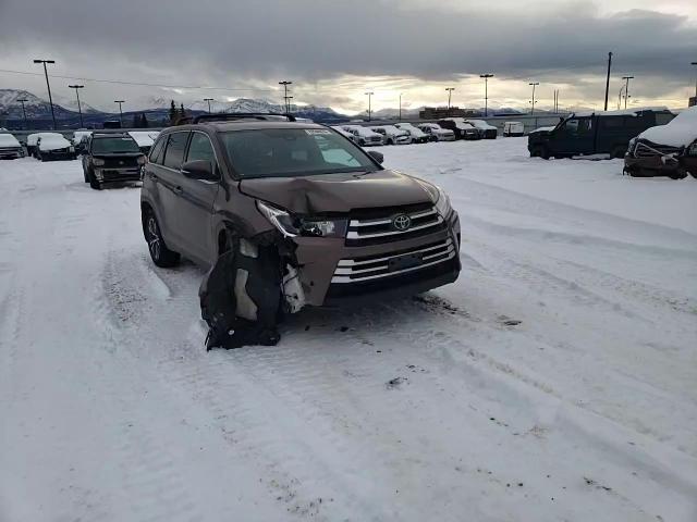 2019 Toyota Highlander - Image 11