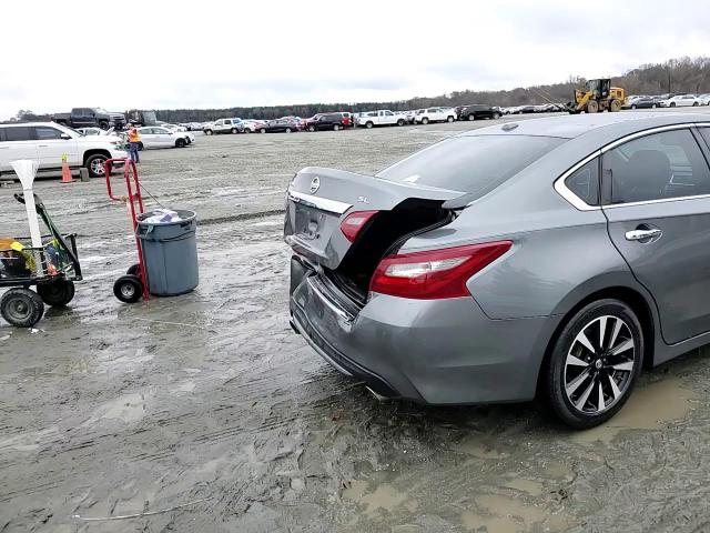 2018 Nissan Altima - Image 13