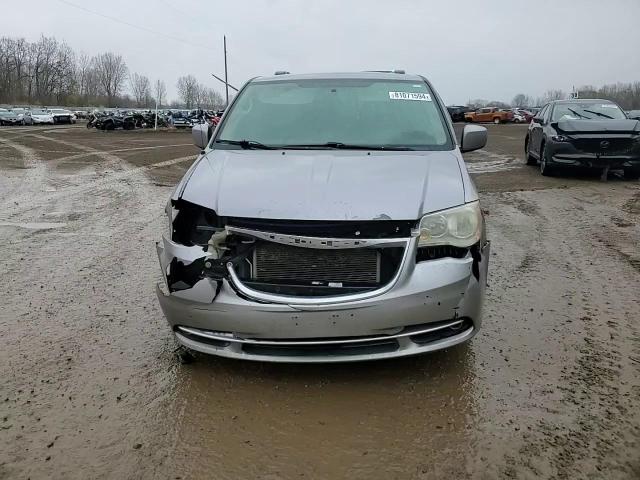 2014 Chrysler Town & Country - Image 15