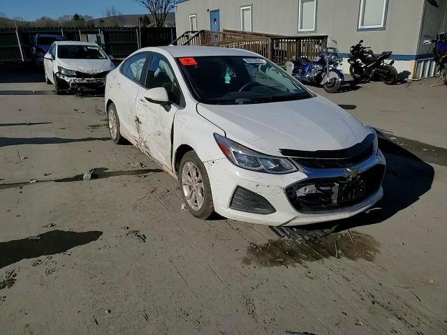 2019 Chevrolet Cruze - Image 10