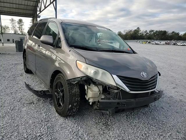 2013 Toyota Sienna - Image 12