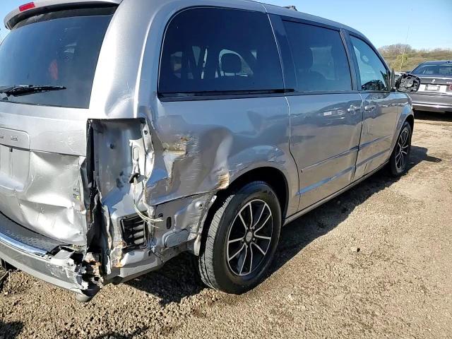 2017 Dodge Caravan - Image 14