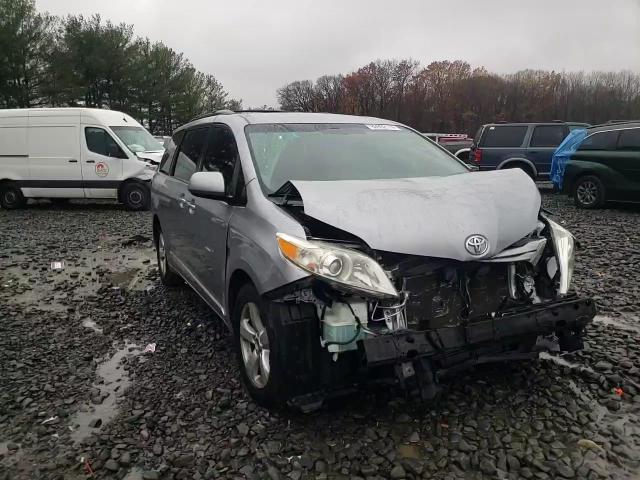 2017 Toyota Sienna - Image 11