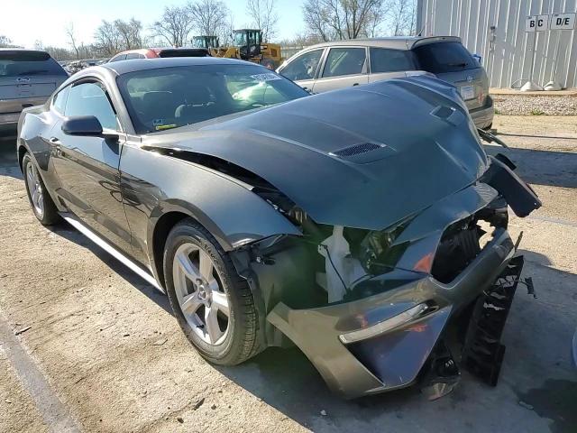 2019 Ford Mustang - Image 13