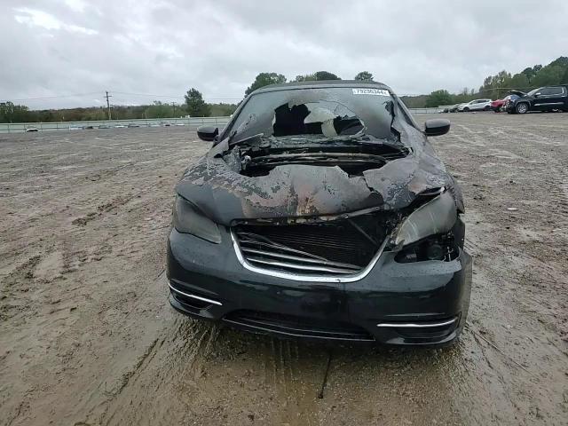 2013 Chrysler 200 - Image 10