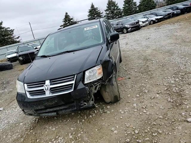2010 Dodge Caravan - Image 12