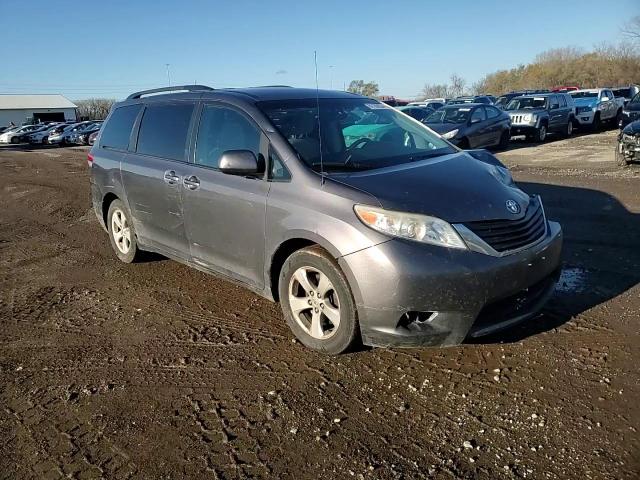 2011 Toyota Sienna - Image 11